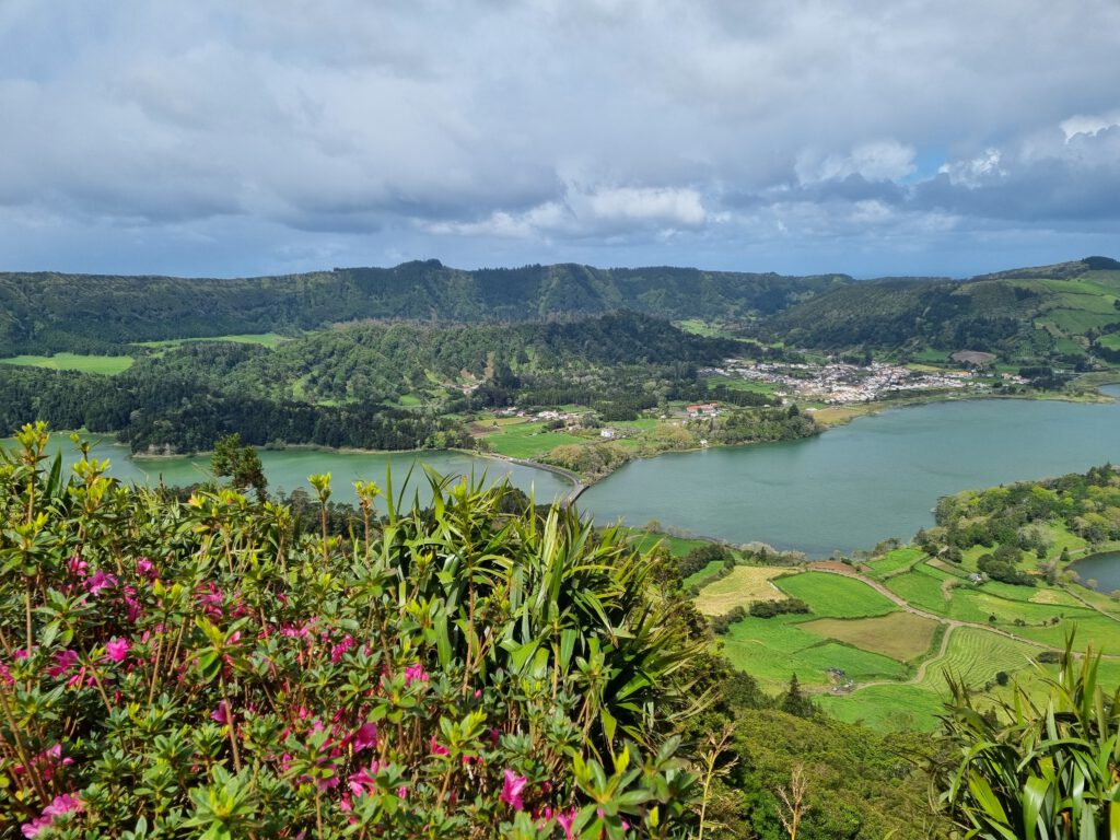 Lagoa Azul & Verdhe